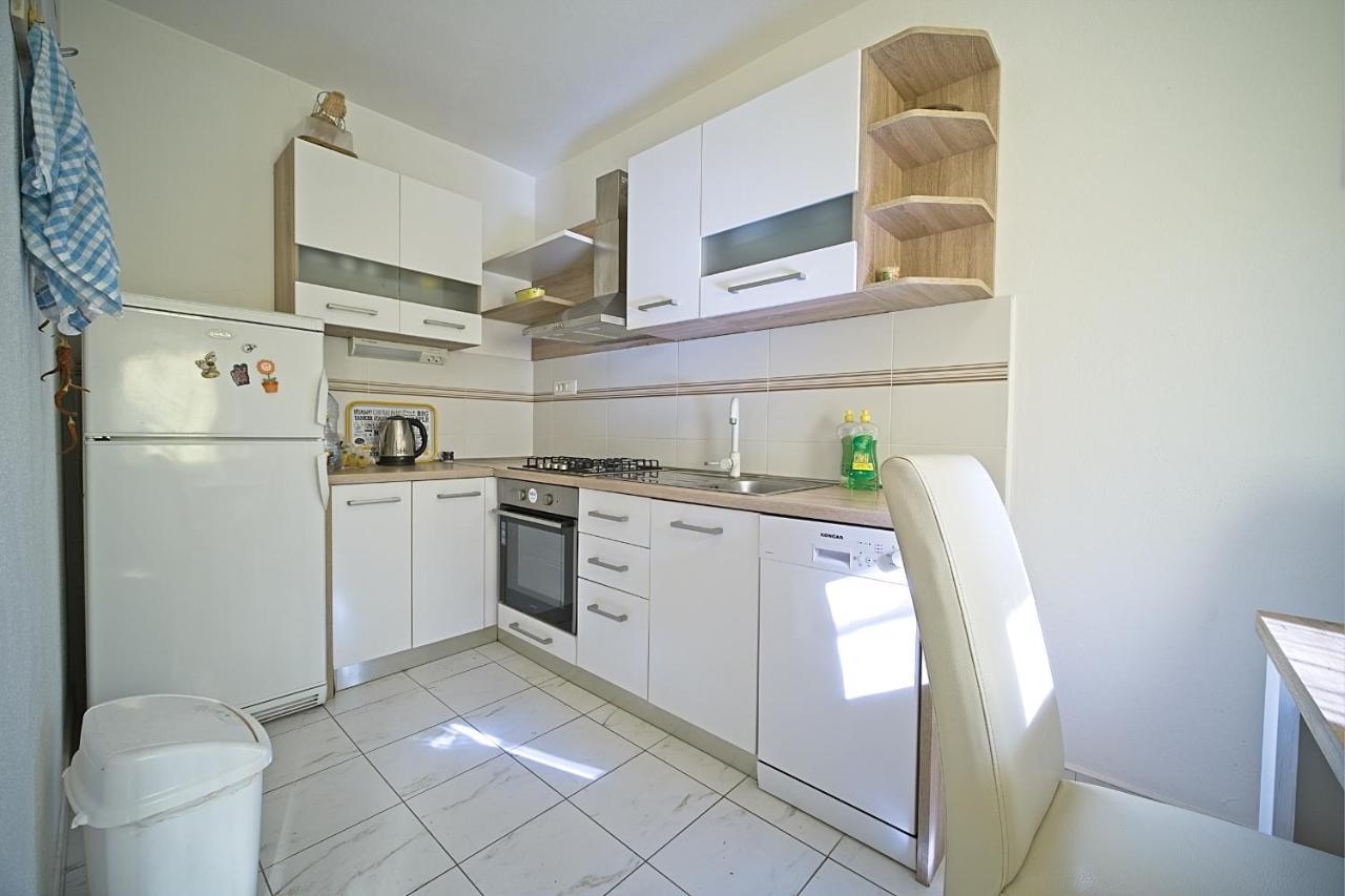 Apartment Renata Postira Exteriér fotografie
